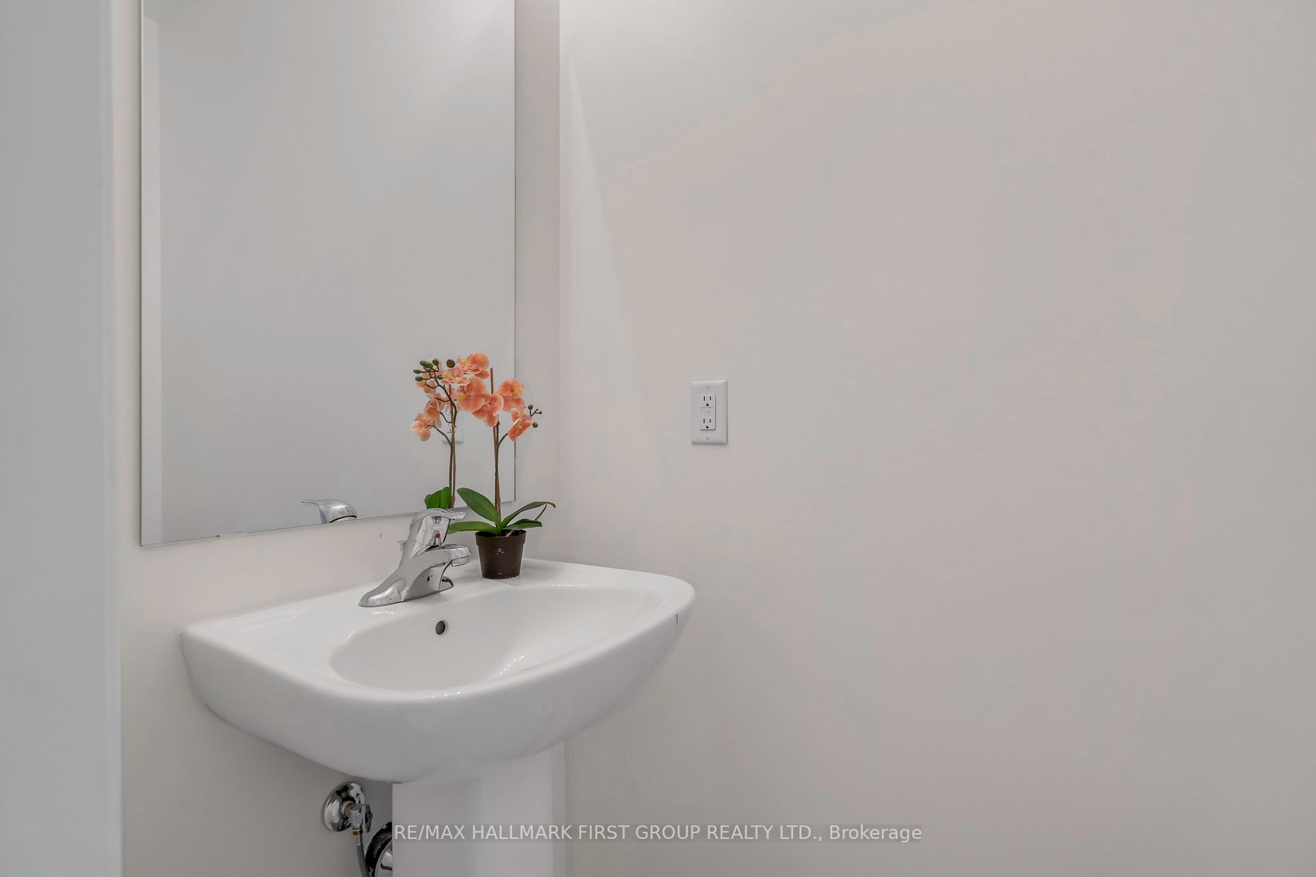 33 Mountainside Cres
