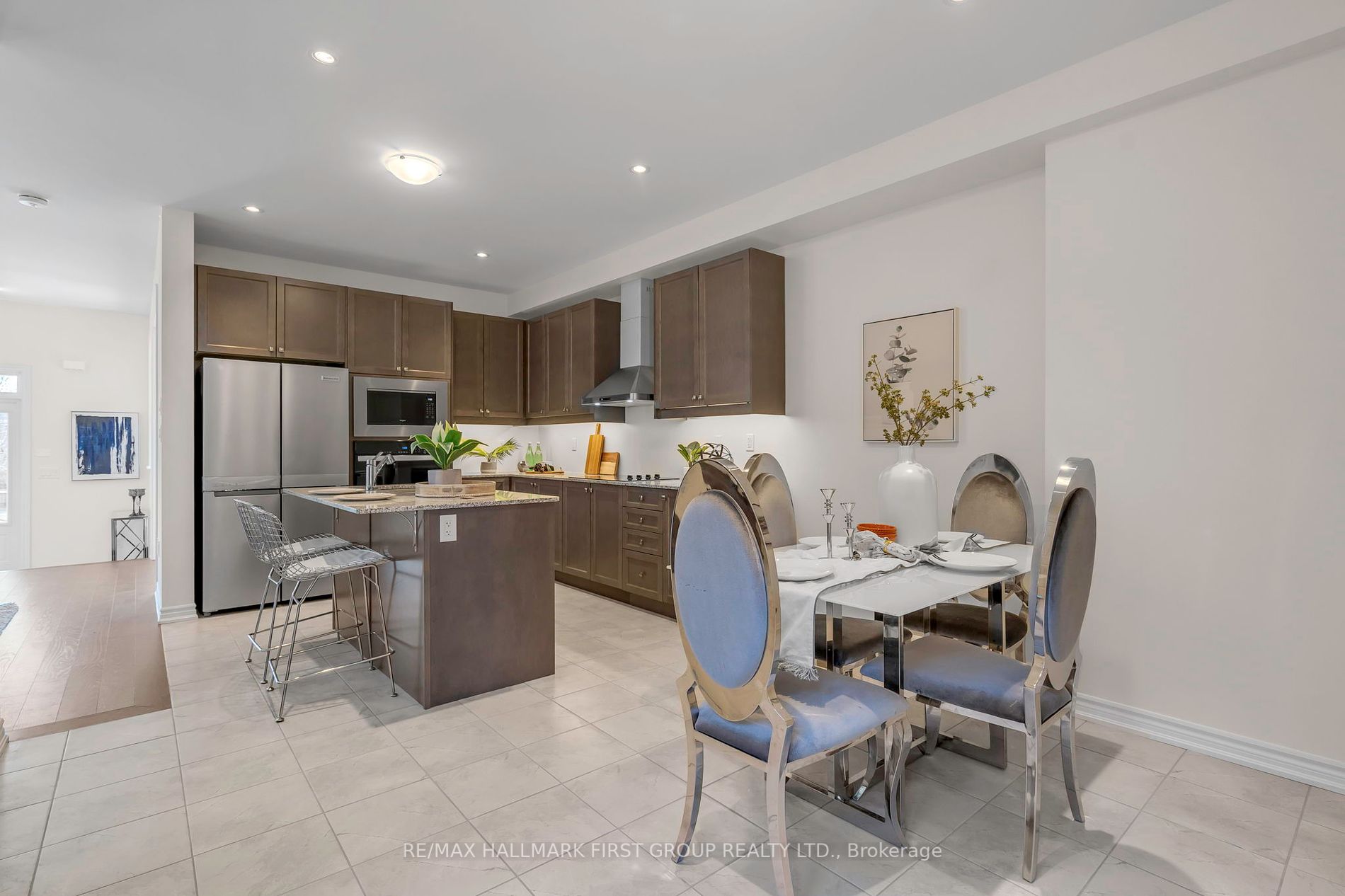 33 Mountainside Cres