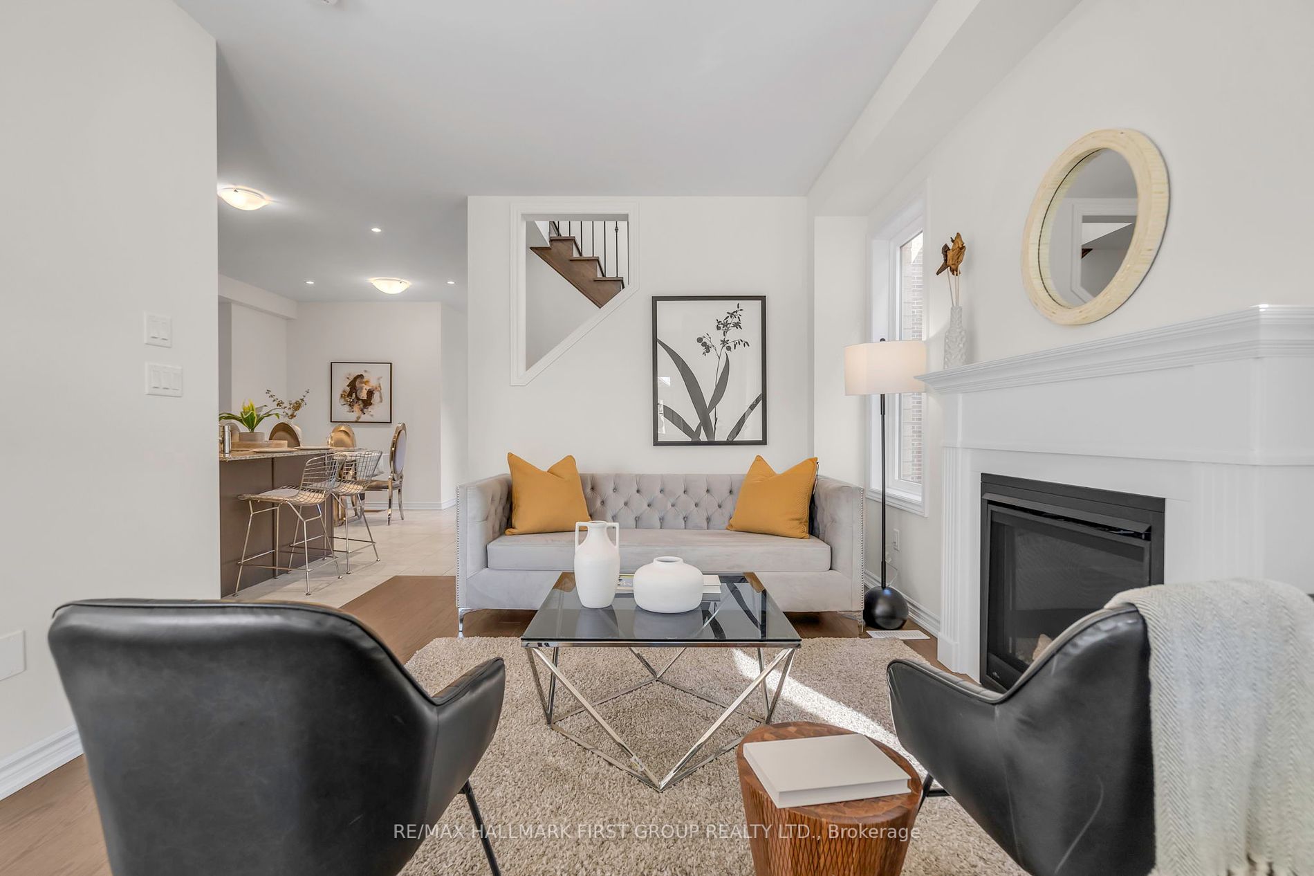 33 Mountainside Cres