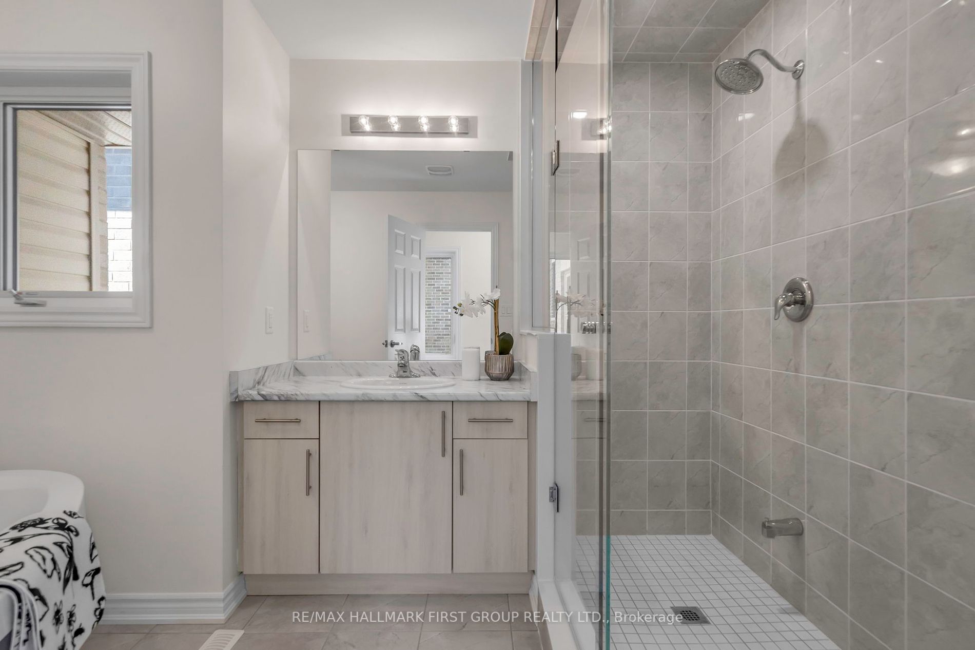 33 Mountainside Cres