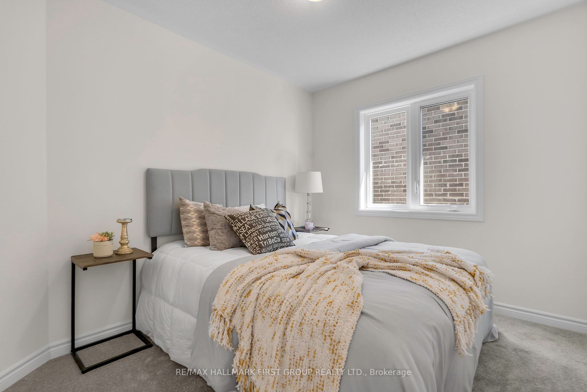 33 Mountainside Cres