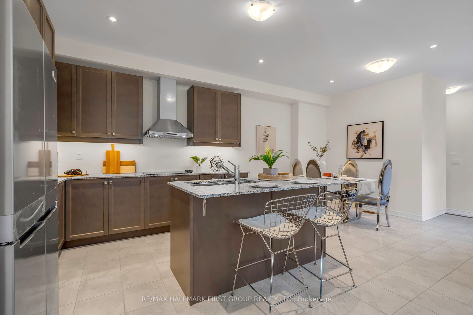 33 Mountainside Cres