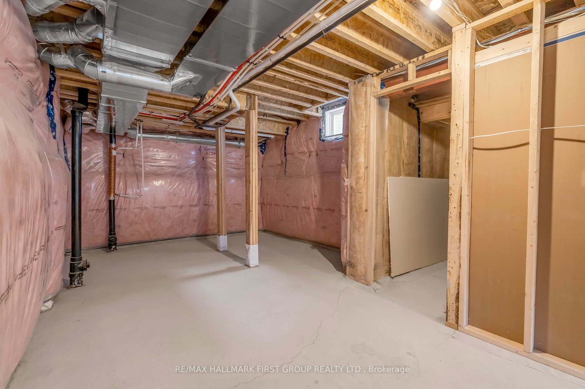 33 Mountainside Cres