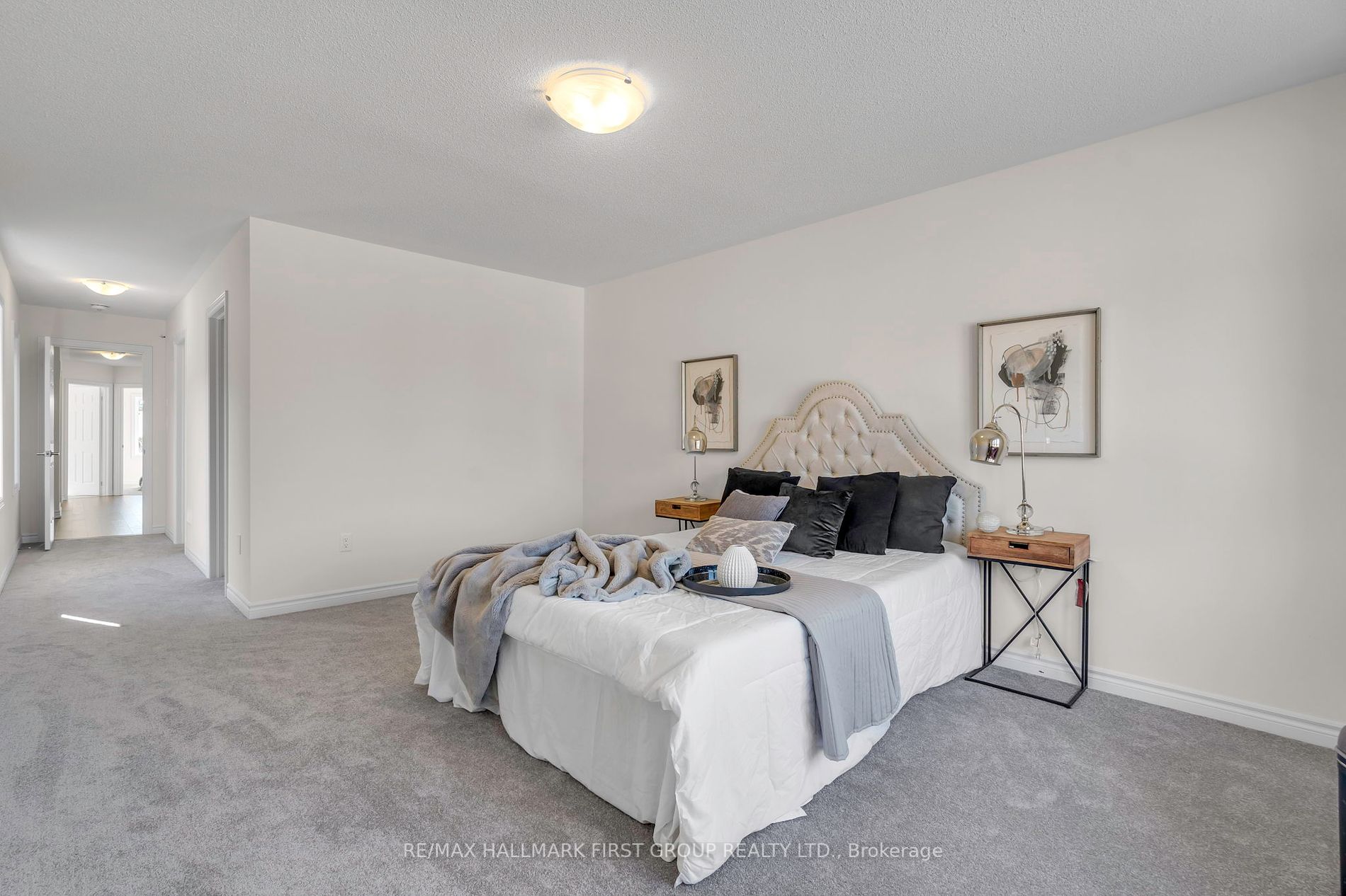 33 Mountainside Cres