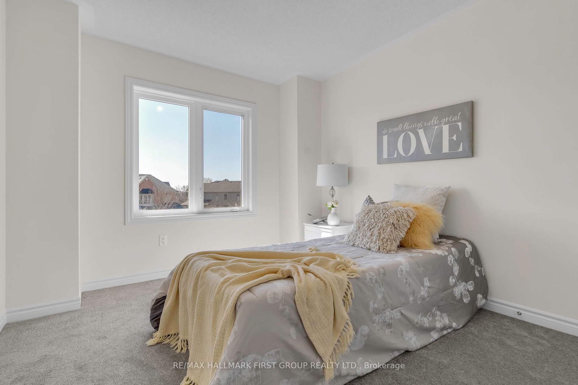 33 Mountainside Cres