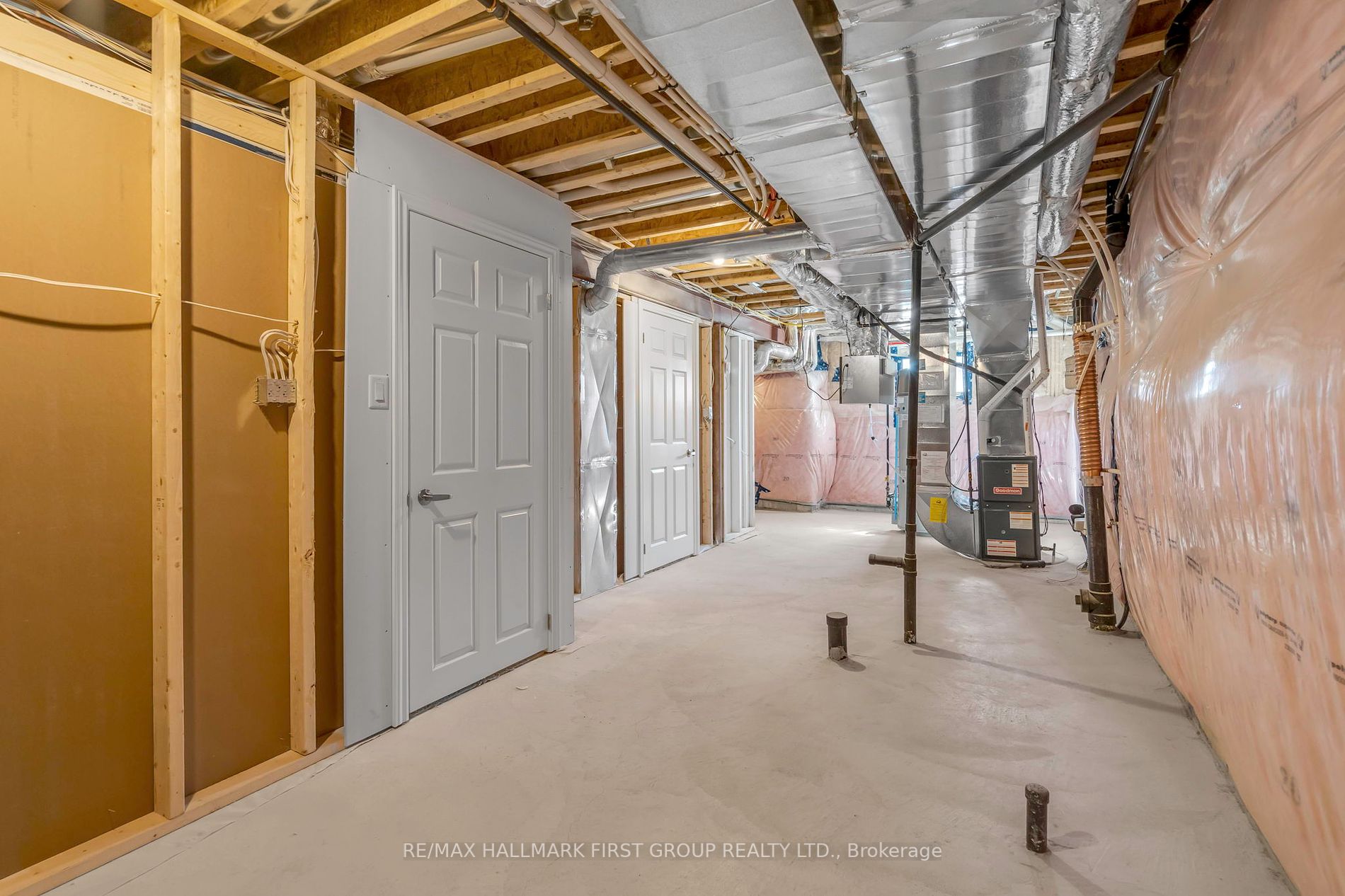 33 Mountainside Cres