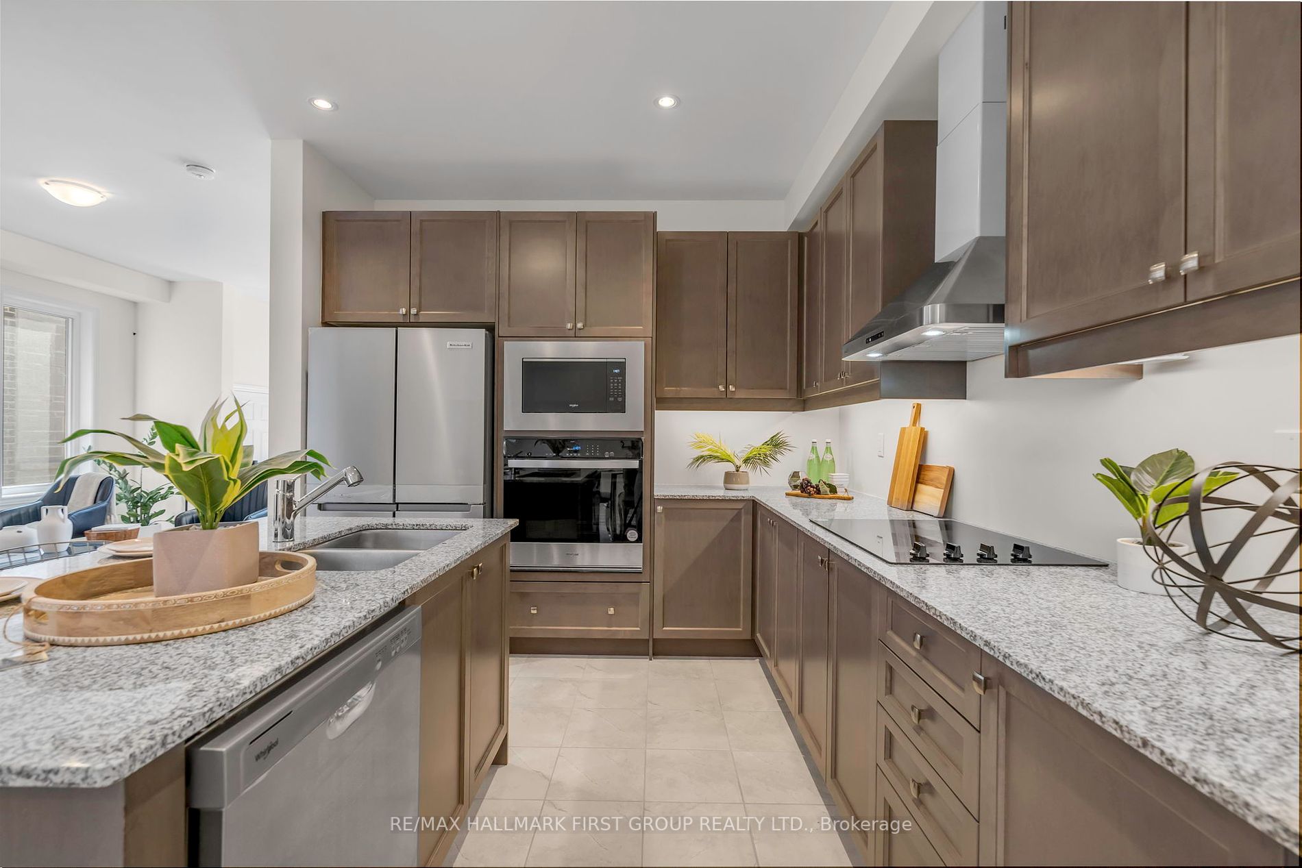 33 Mountainside Cres