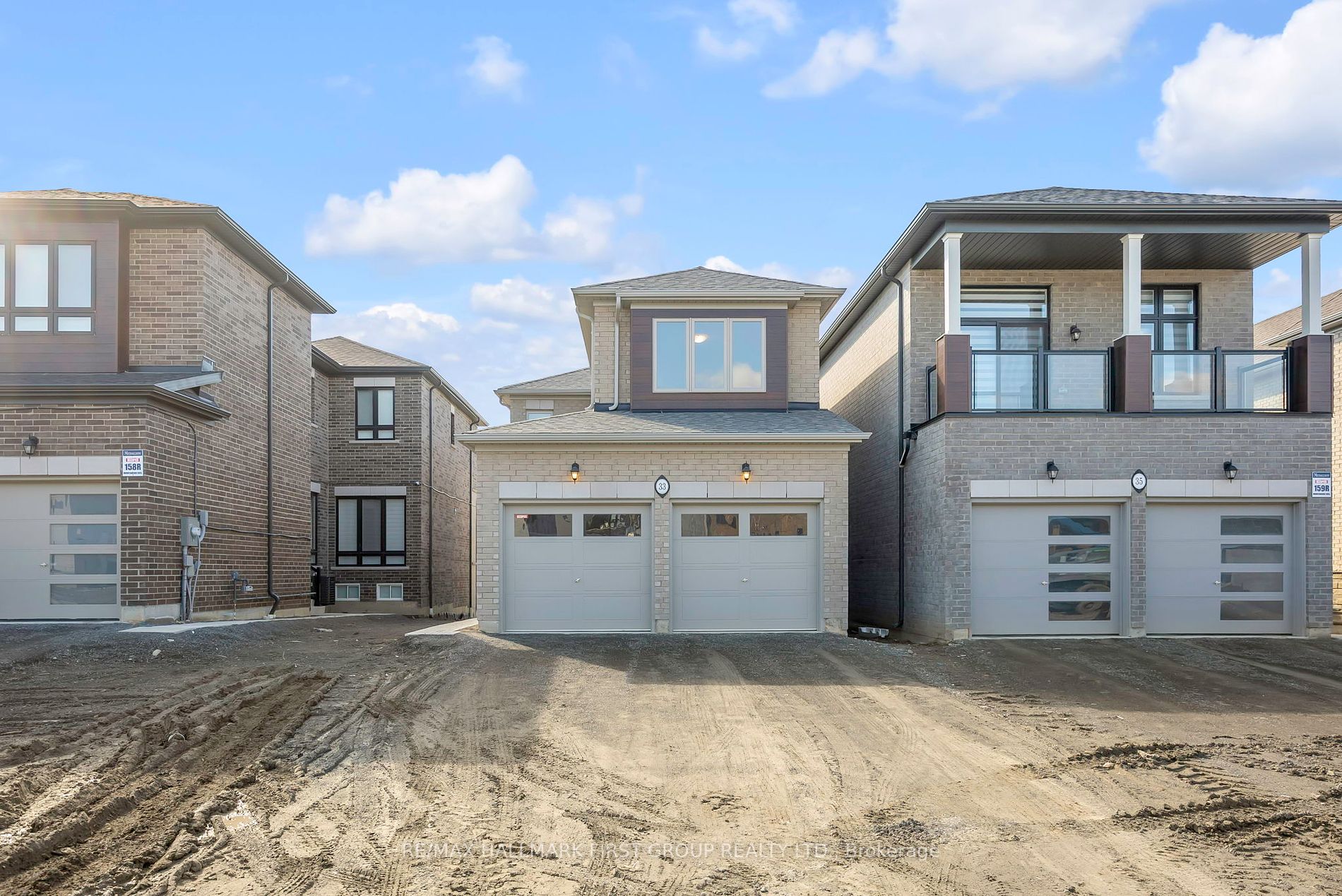 33 Mountainside Cres