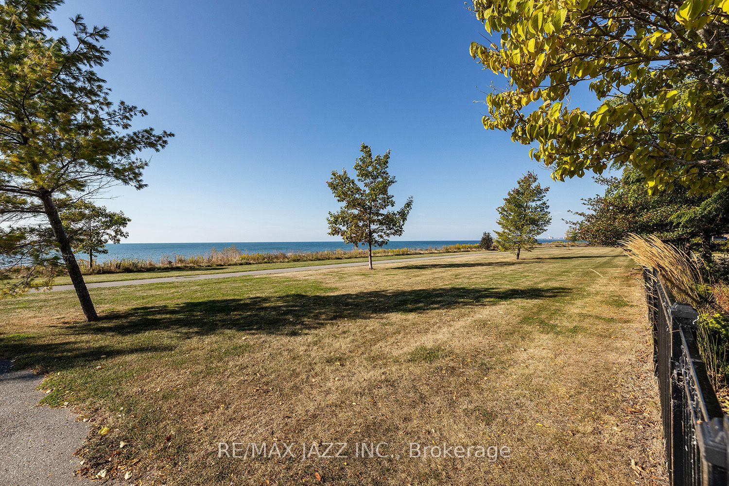385 Lakebreeze Dr, #304