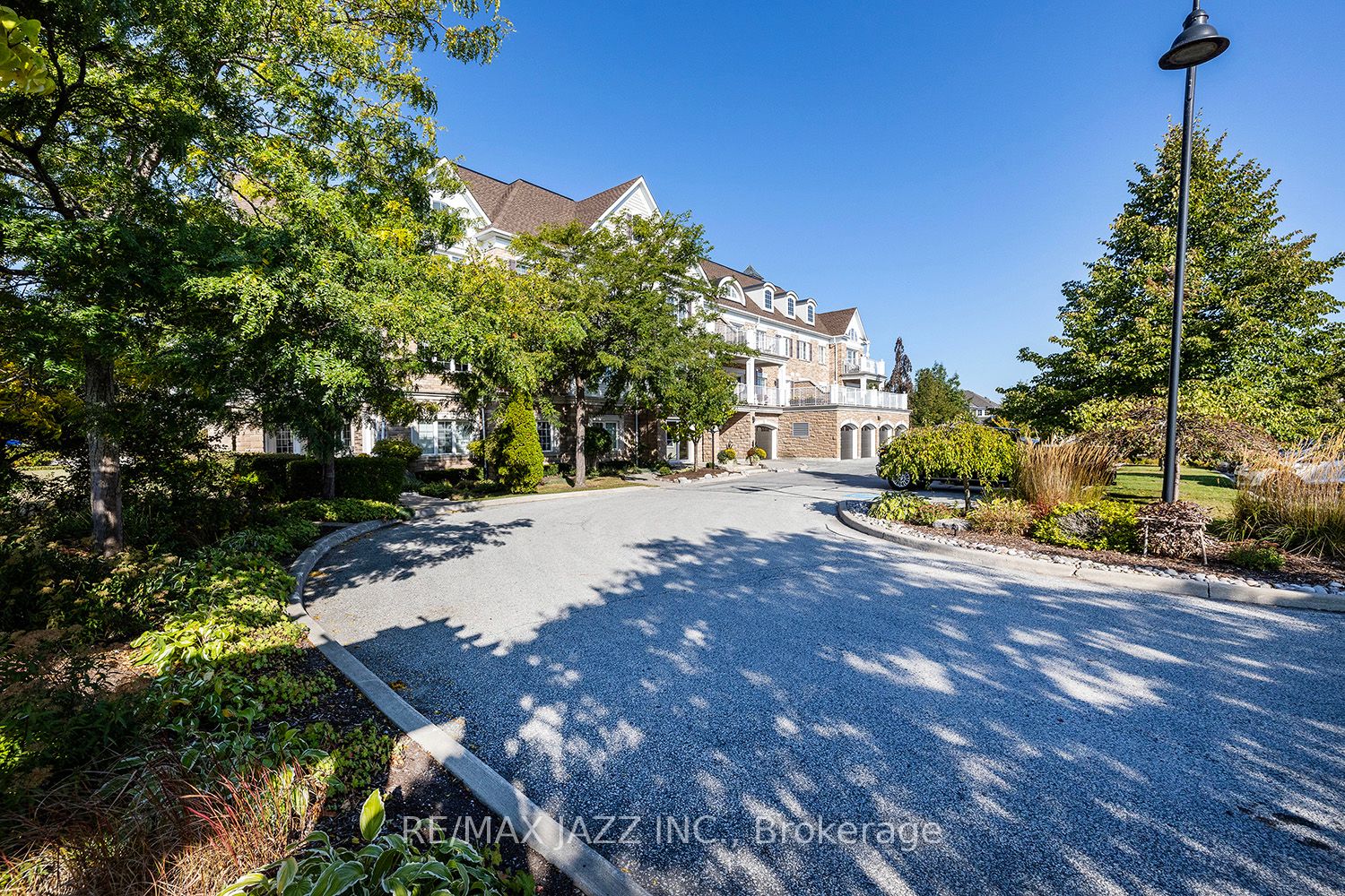 385 Lakebreeze Dr, #304