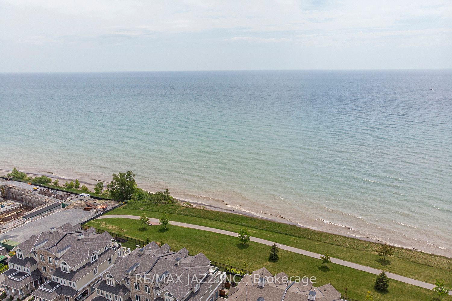 385 Lakebreeze Dr, #304