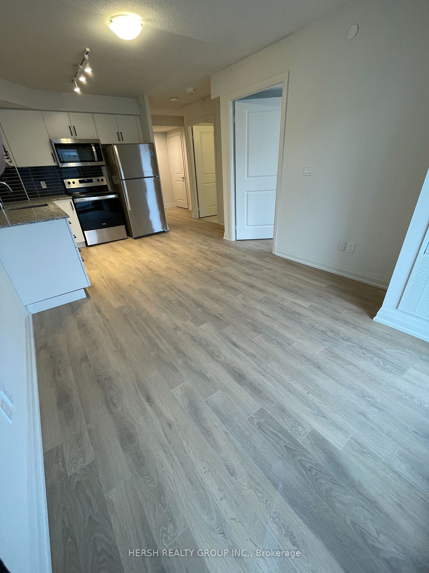 20 Meadowglen Place #1607
