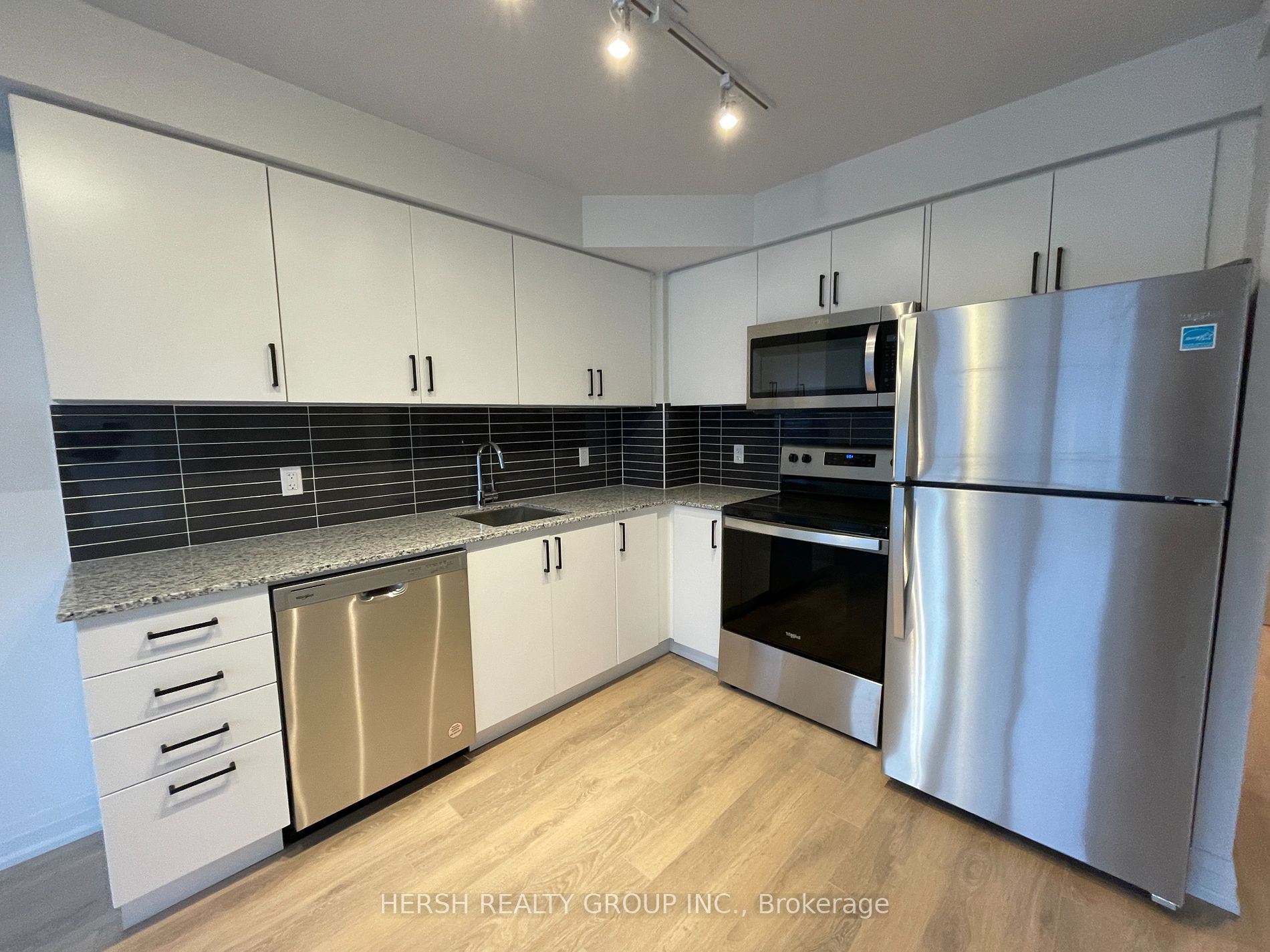 20 Meadowglen Place #1607