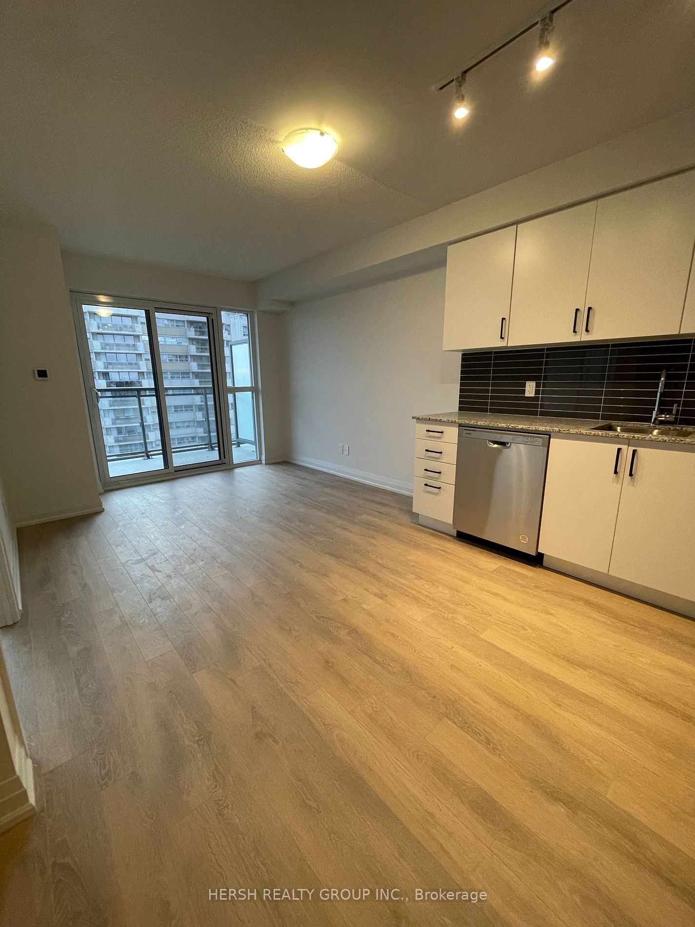 20 Meadowglen Place #1607