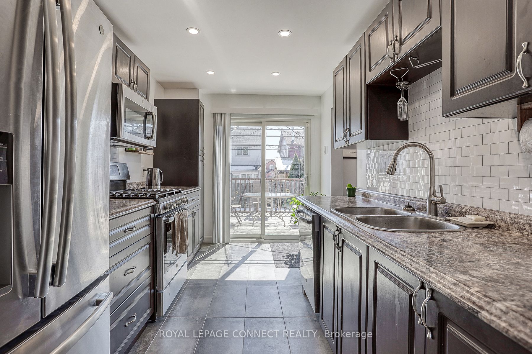 626 Sultana Sq