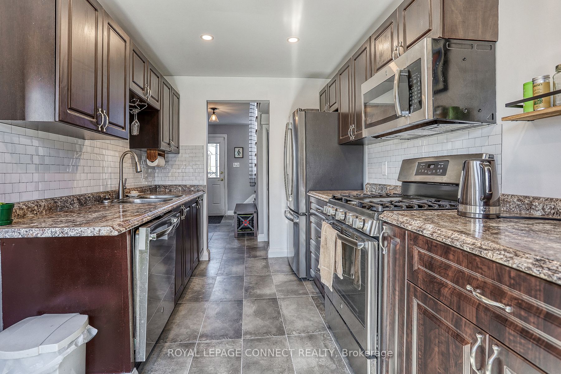 626 Sultana Sq