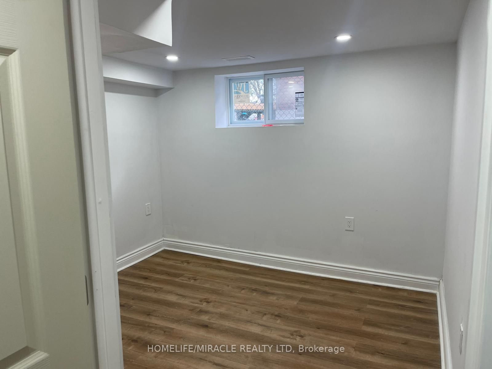 274 Ritson Road N