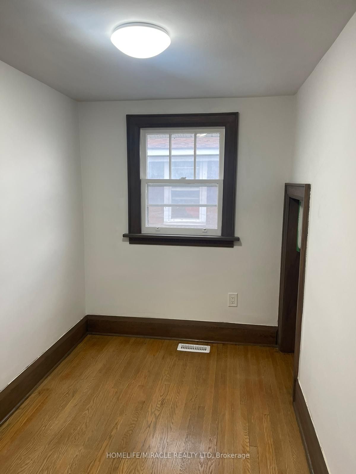 274 Ritson Road N