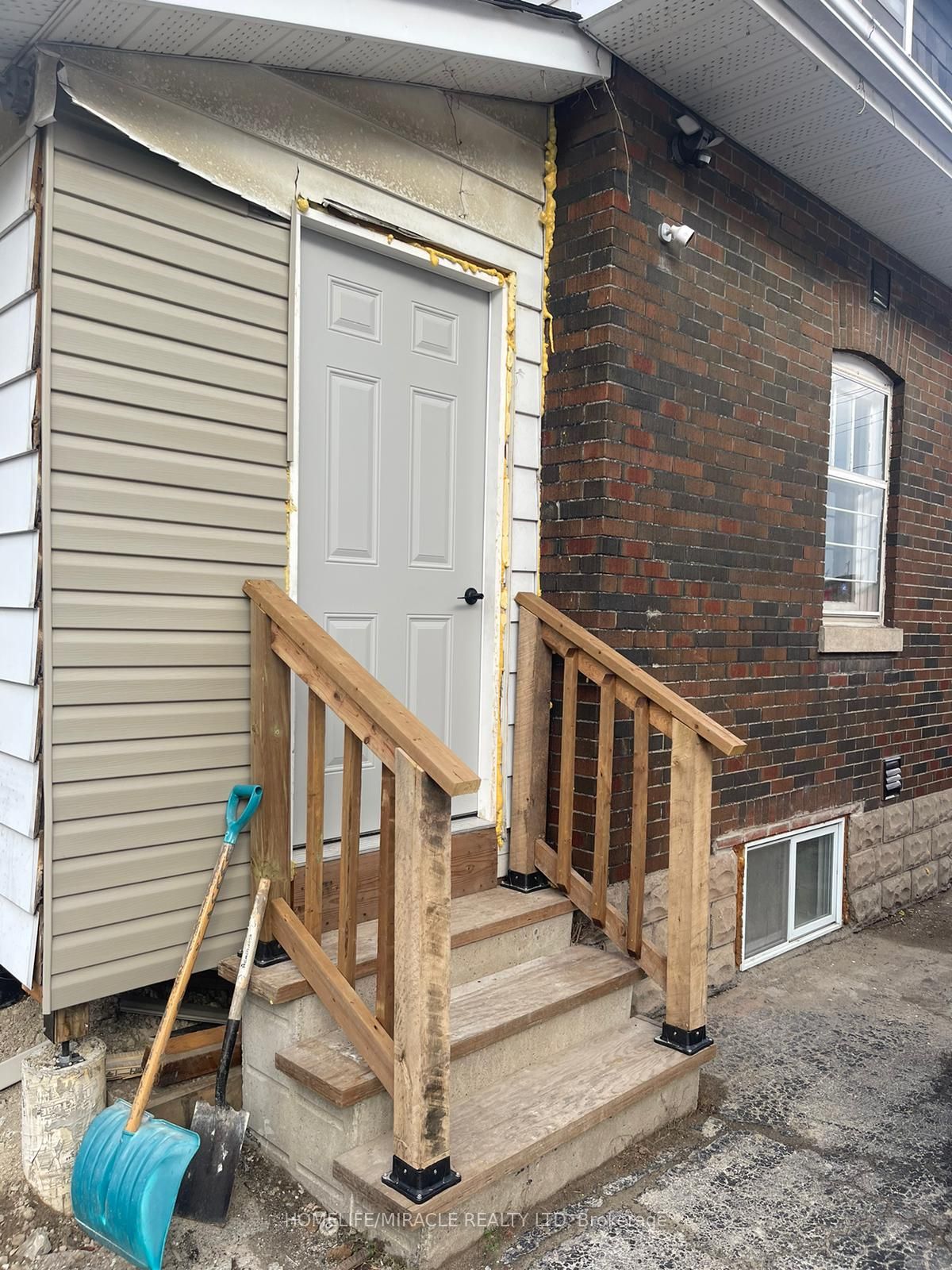 274 Ritson Road N