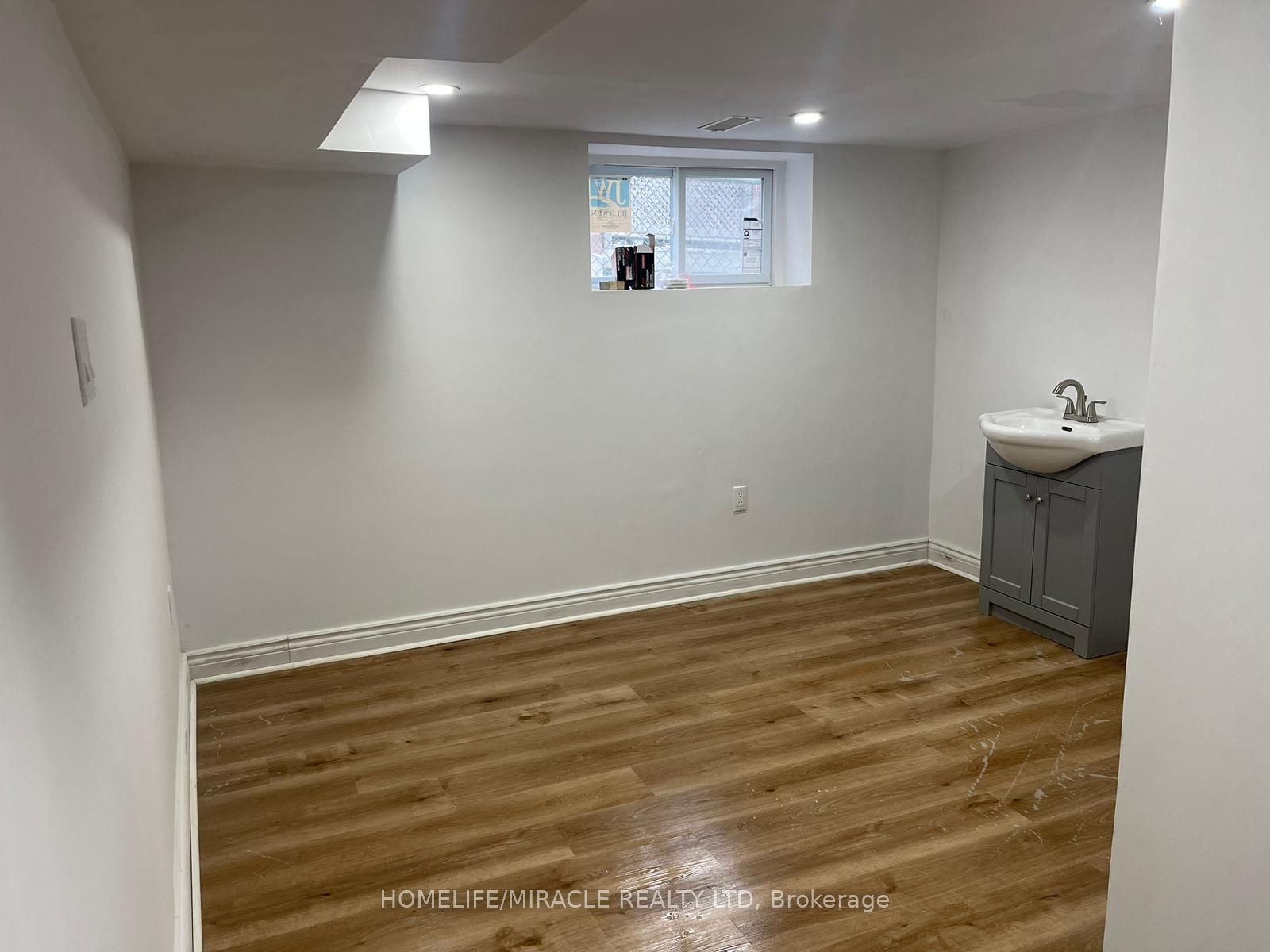 274 Ritson Road N
