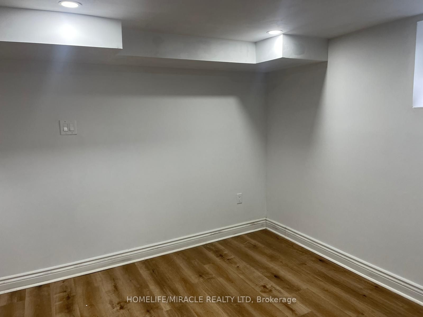 274 Ritson Road N