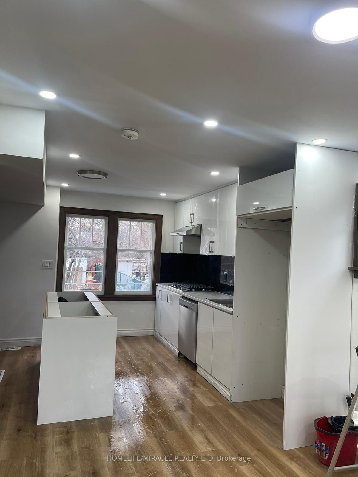 274 Ritson Road N