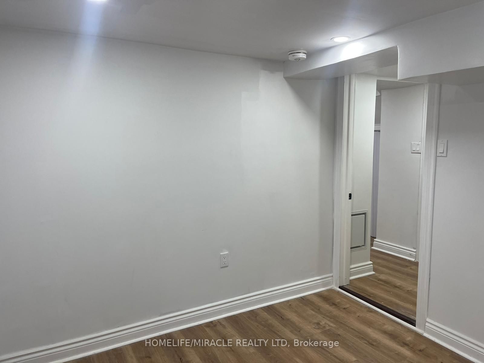 274 Ritson Road N