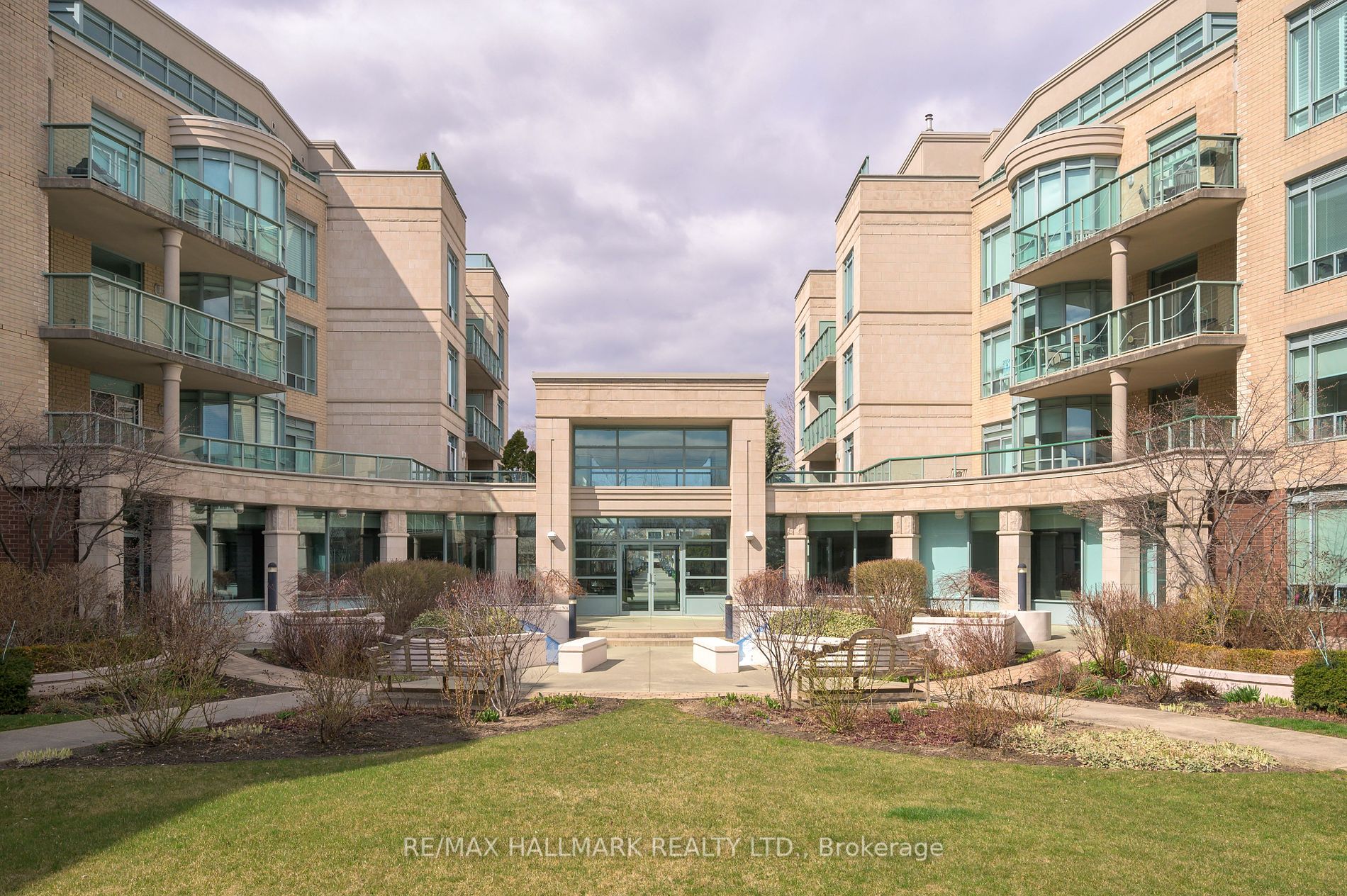 9 Boardwalk Drive #321