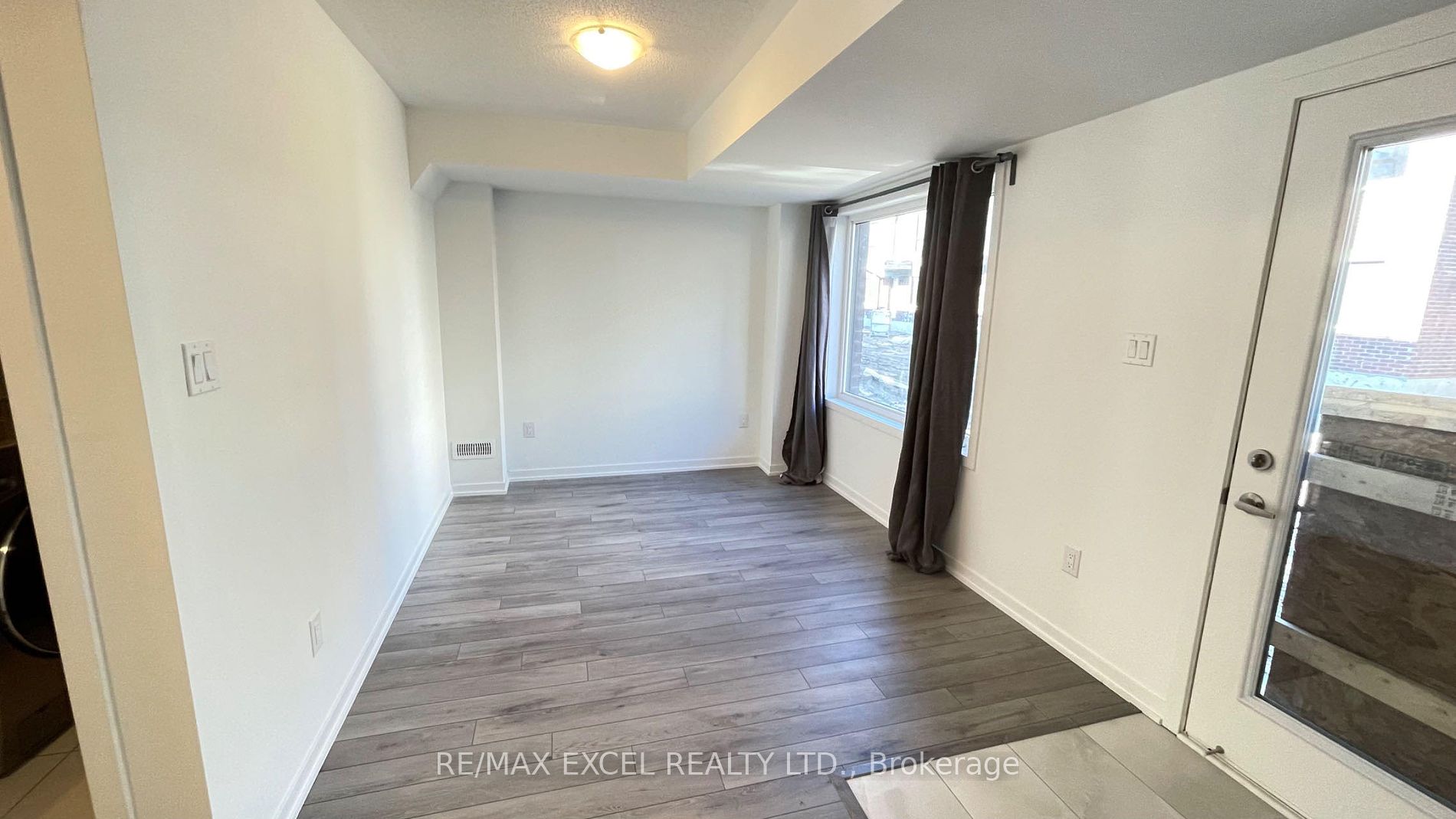 13 Bateson St