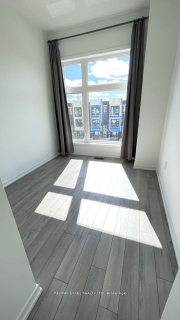 13 Bateson St