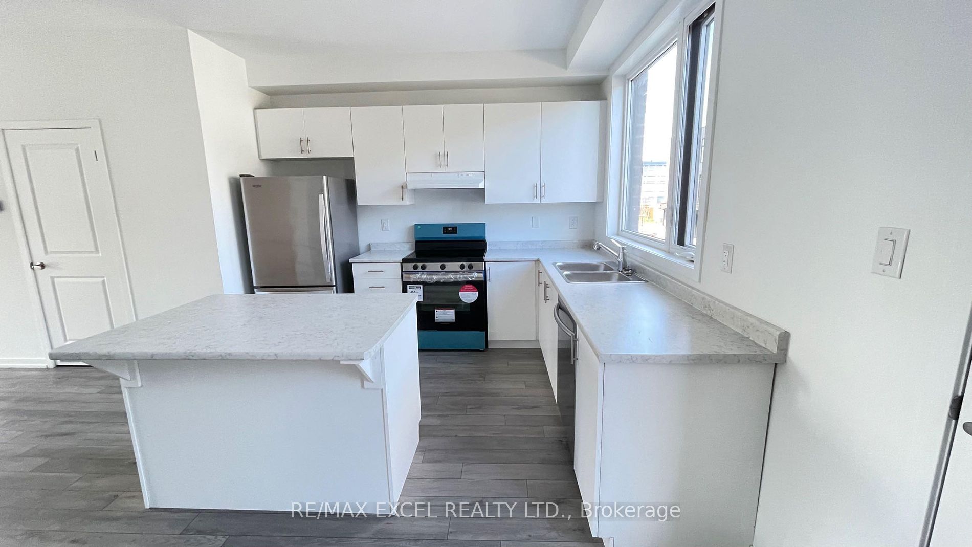 13 Bateson St