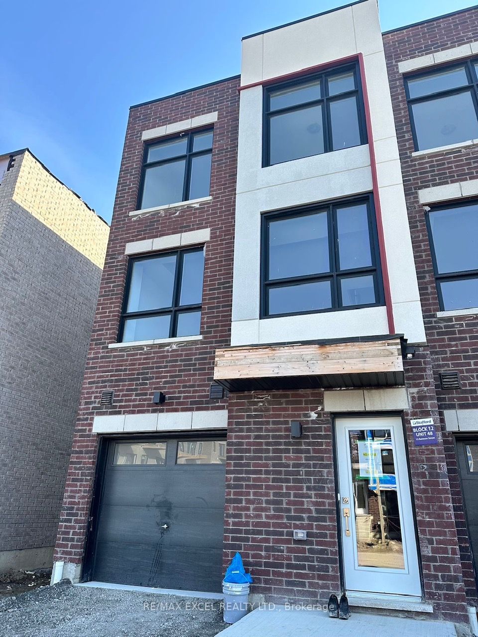 13 Bateson St