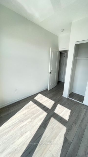 13 Bateson St