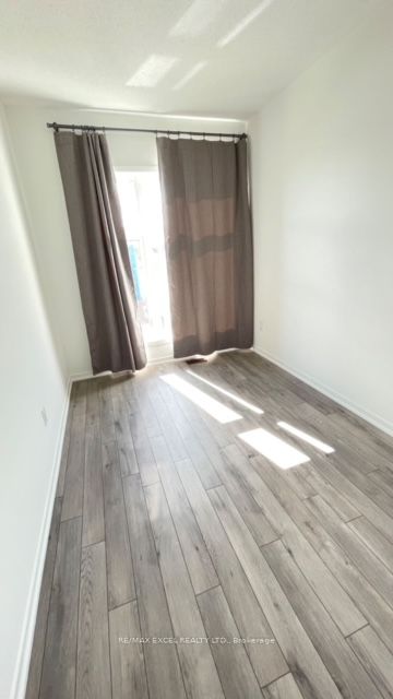 13 Bateson St