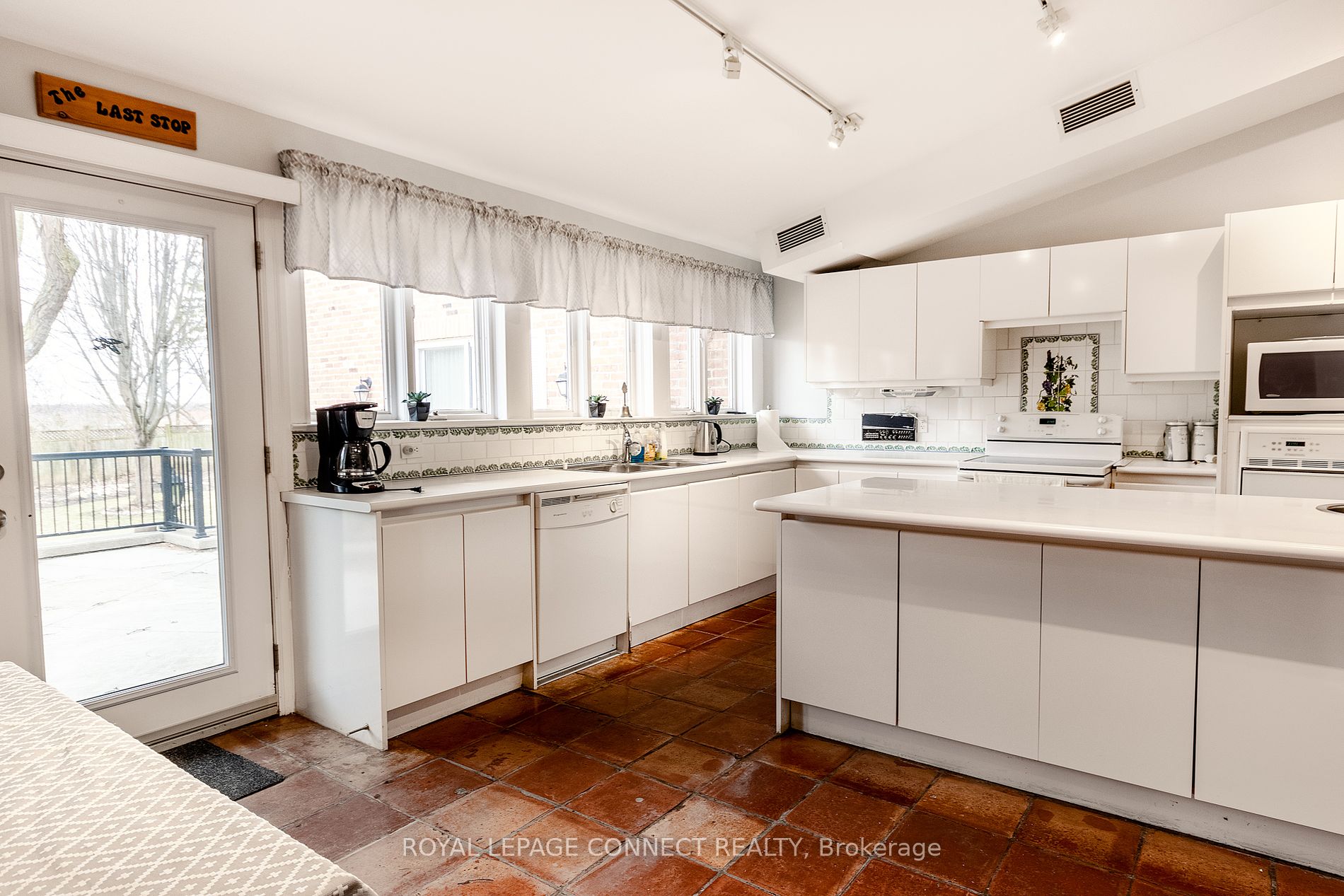 7 Hirshfield Lane, #H7
