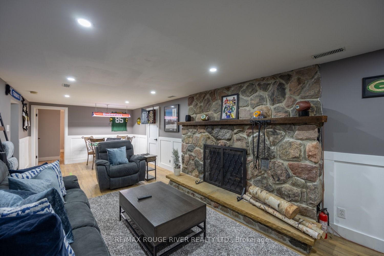 273 Labrador Dr