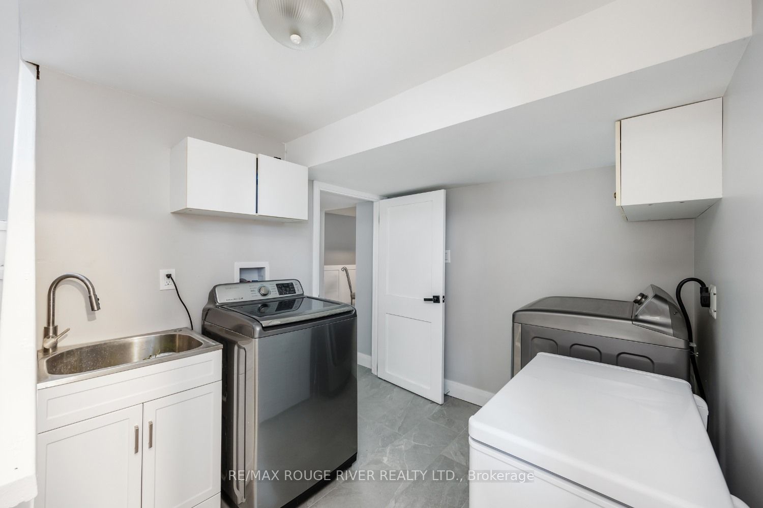 273 Labrador Dr