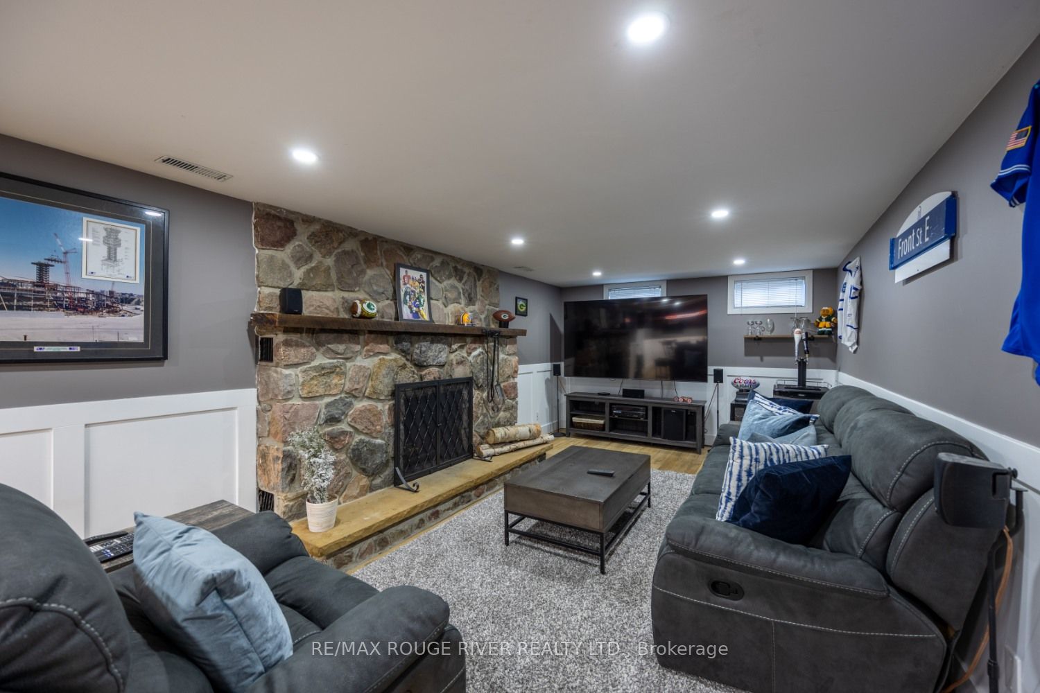 273 Labrador Dr