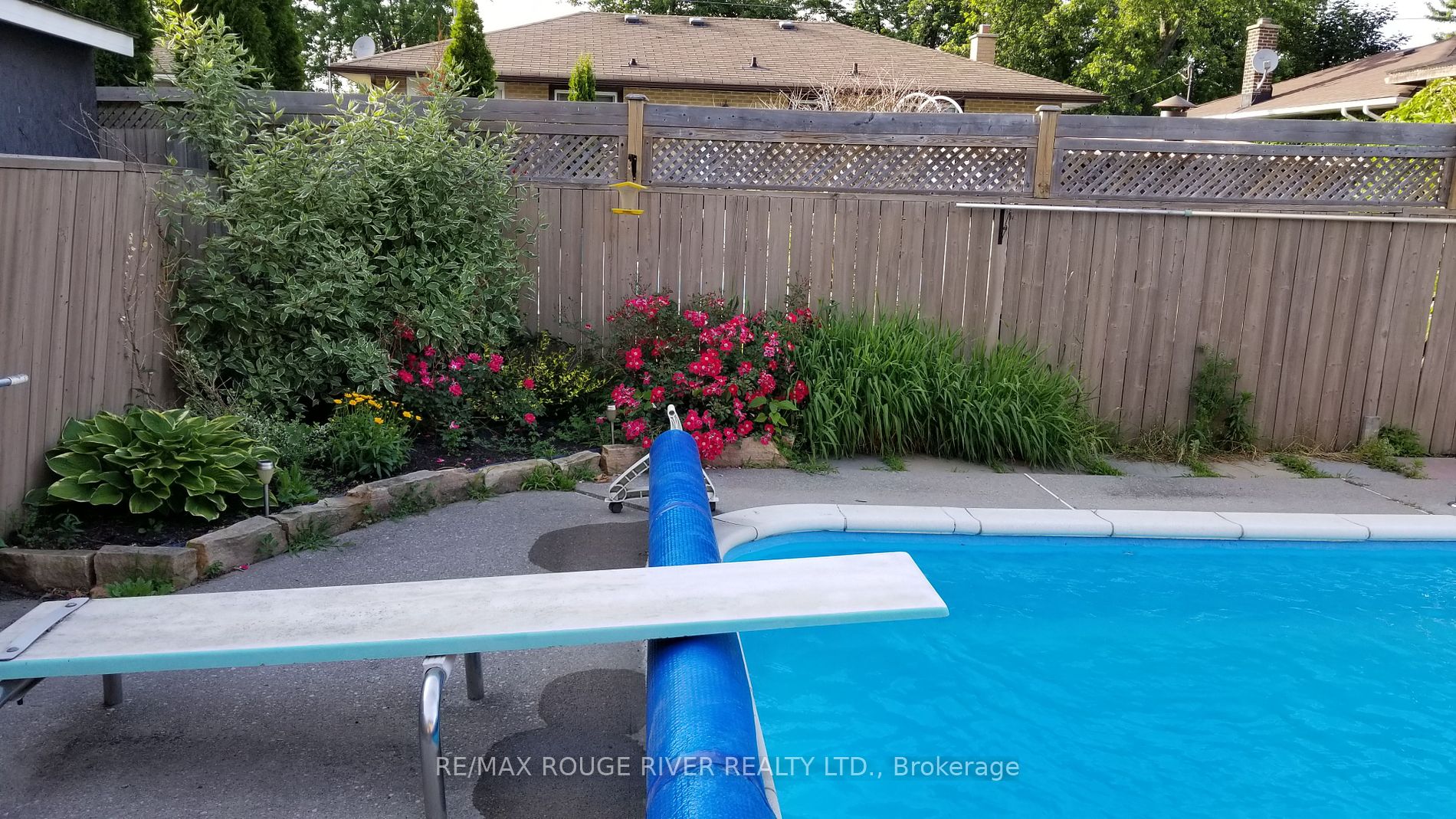 273 Labrador Dr