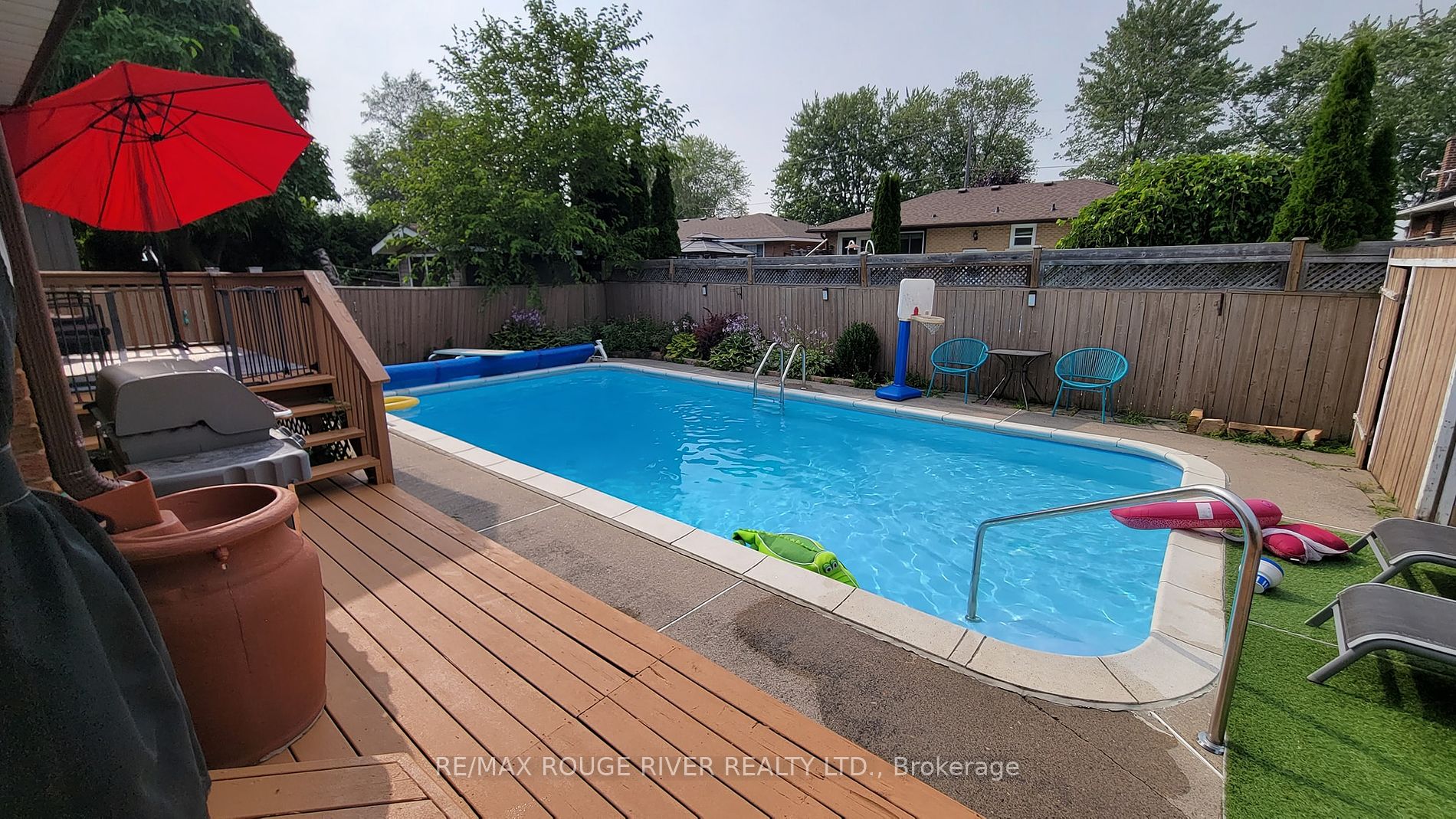 273 Labrador Dr