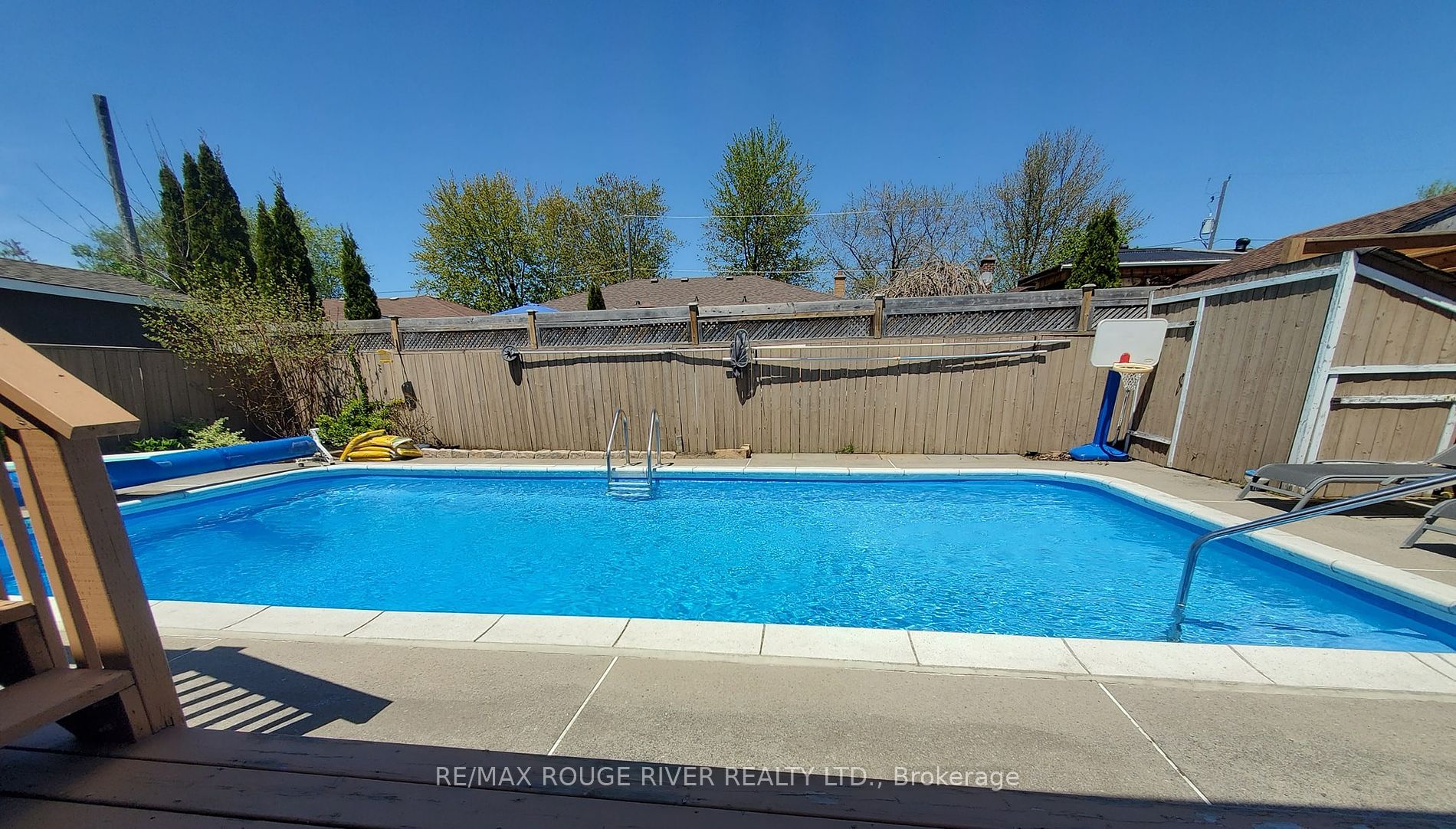 273 Labrador Dr