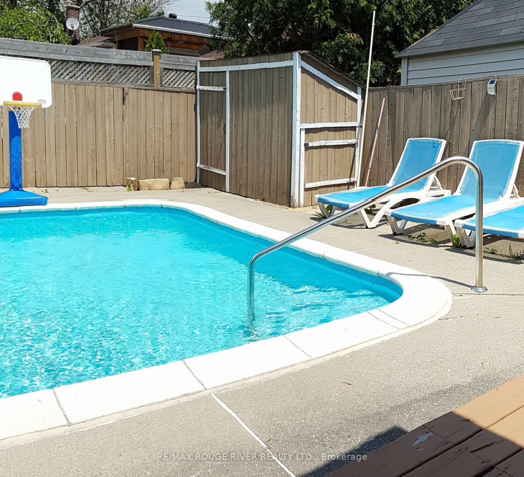 273 Labrador Dr