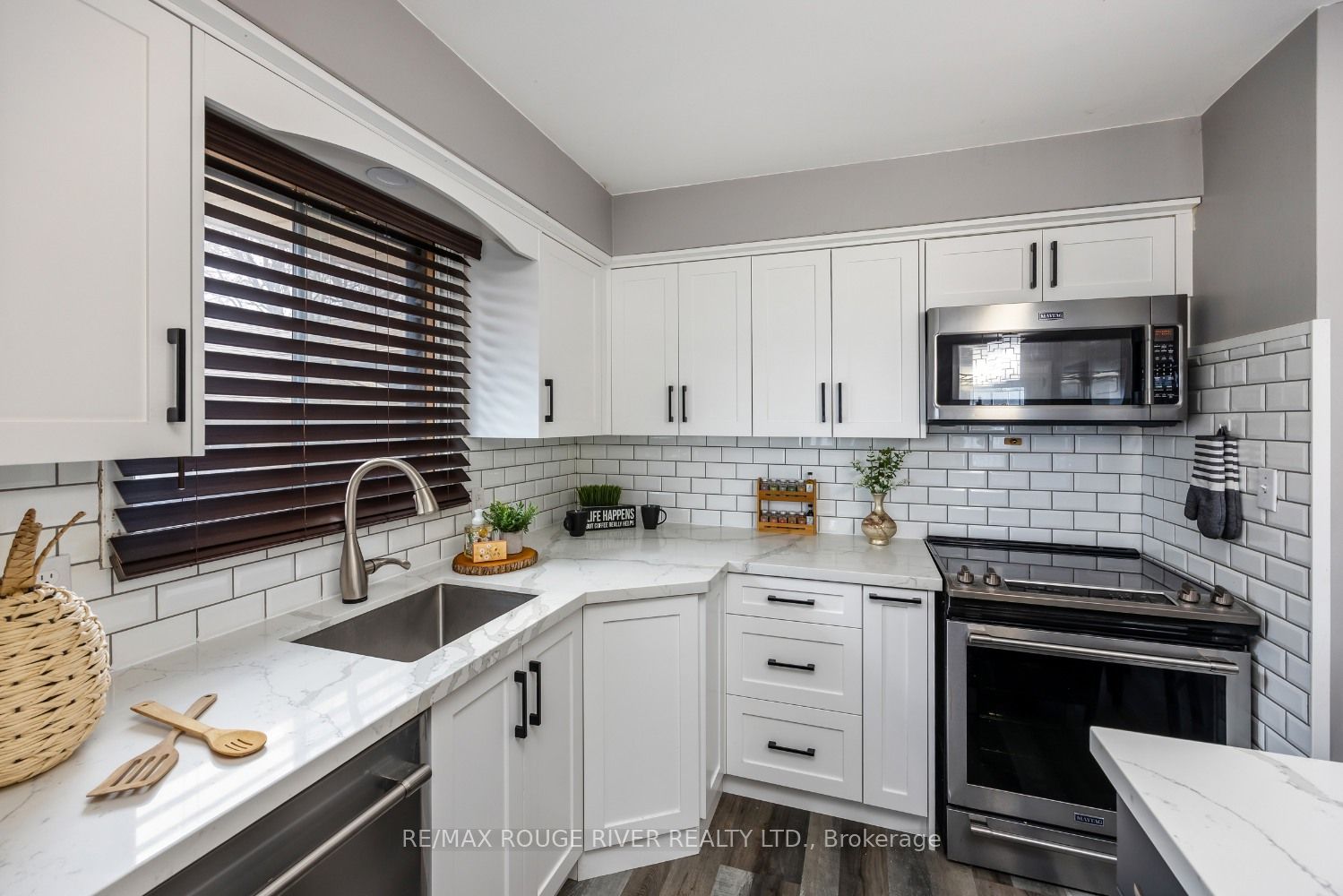 273 Labrador Dr