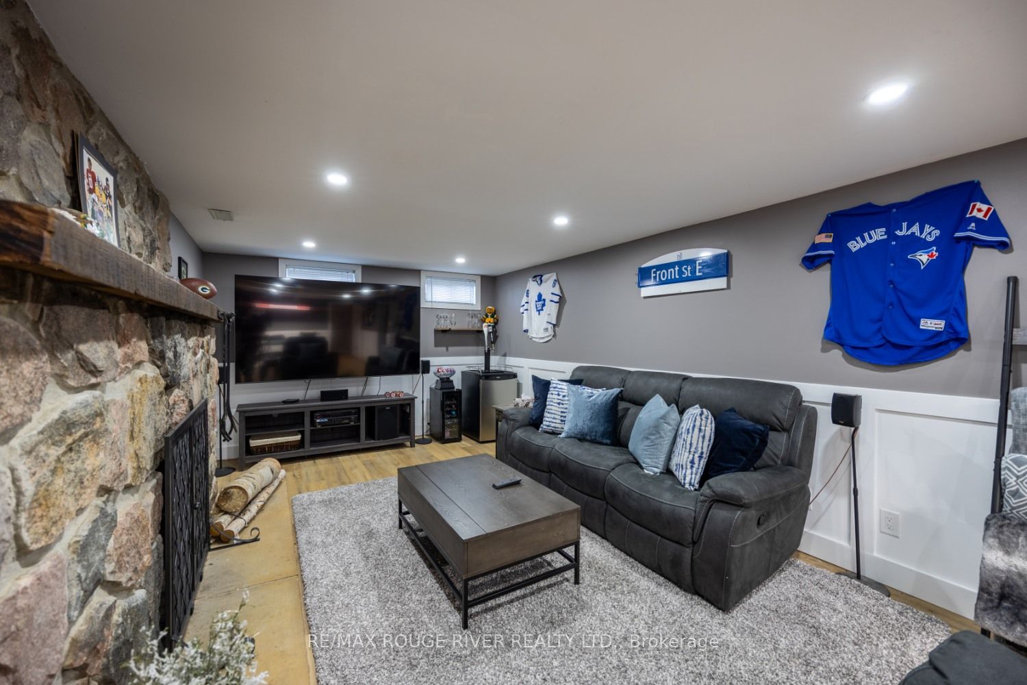 273 Labrador Dr