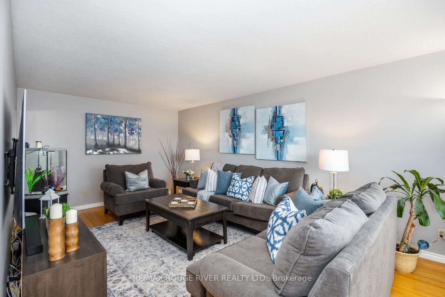 273 Labrador Dr