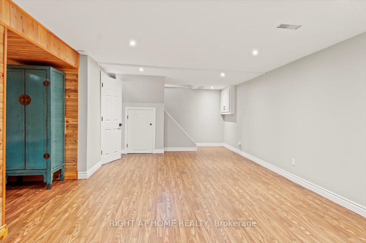 19 Torian Ave