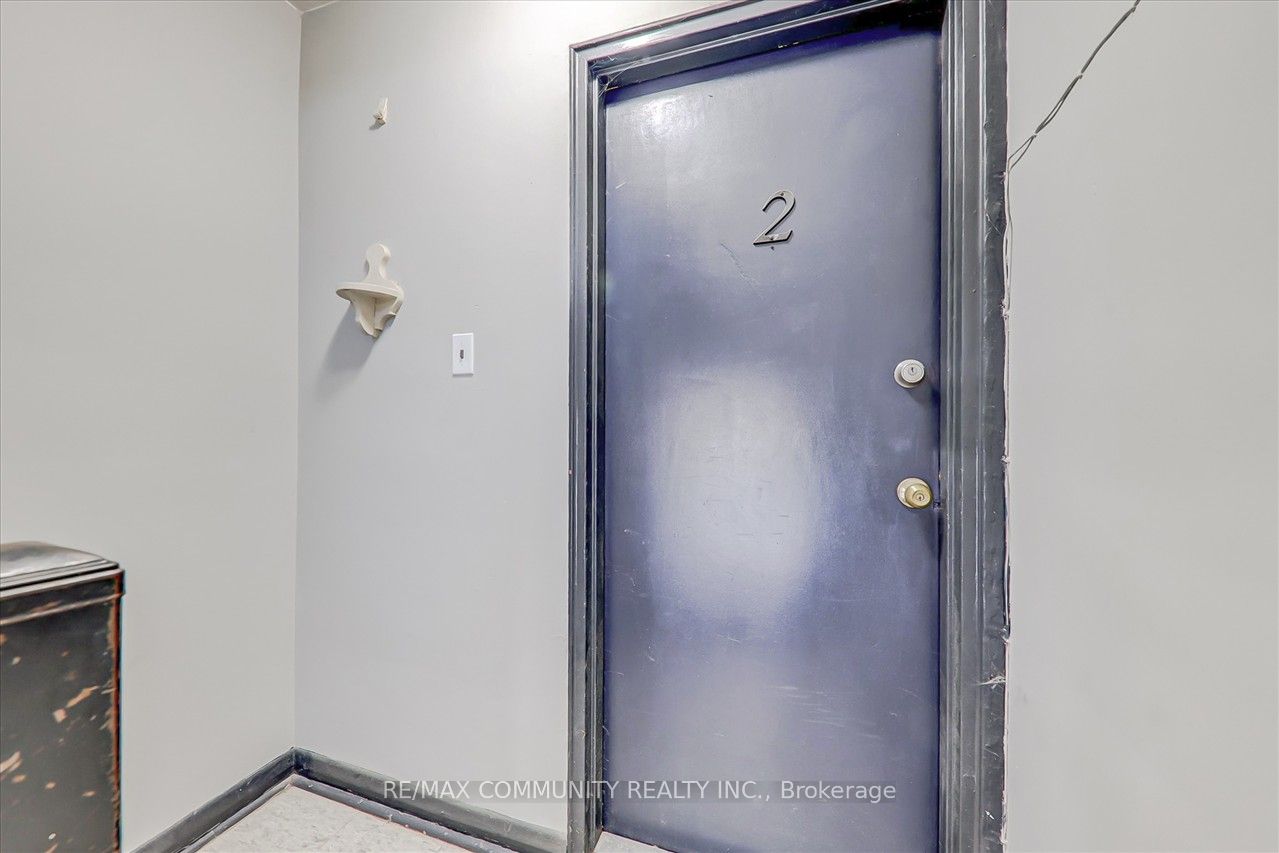 51 Wentworth St W
