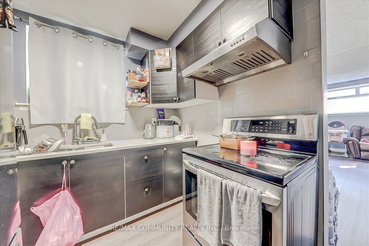 51 Wentworth St W