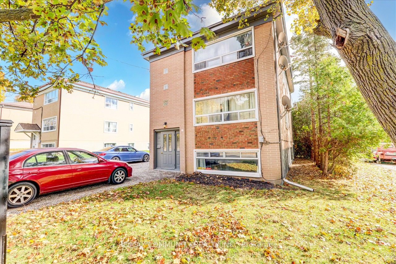 51 Wentworth St W