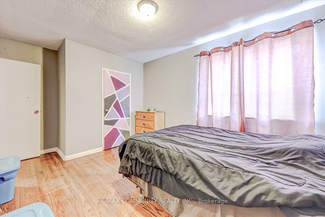 51 Wentworth St W